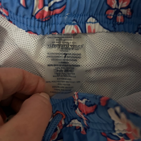 Vineyard Vines swim trunks - Picture 2 of 3